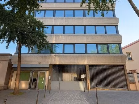 ivry-sur-seine (94200) — avenue danielle casanova immeuble de bureaux contemporain — 2 niv