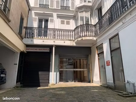 bureau 20m2 à coté de la place de clichy