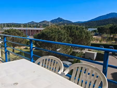 particulier vend t2 vue port et montagne avec parking et piscine libre d'occupation