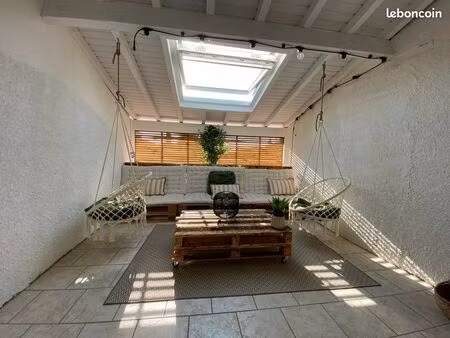 appartement t4 95m2 entièrement rénové  très calme  terrasse privée 30 m2  comble exploita