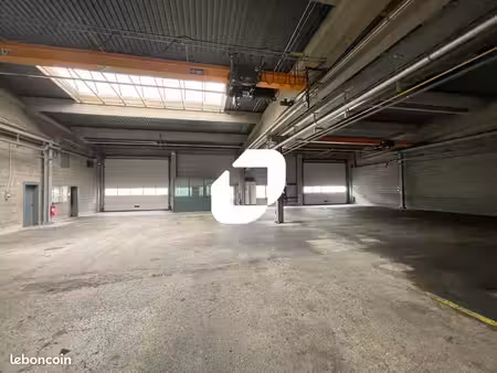 local d'activité 1 321 m²