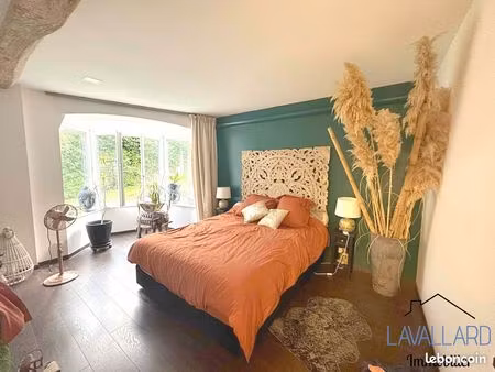 propriété 5 pièces 145 m²