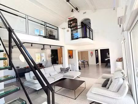 maison rénovée avec prestations haut de gamme à saint-bonnet-de-mure
