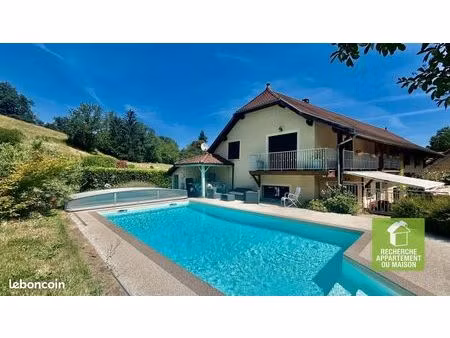 maison 9 pièces 255 m²