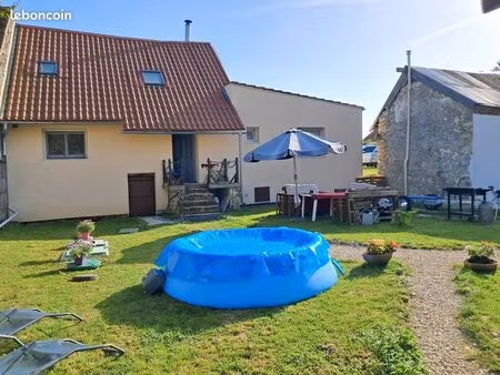 maison récemment rénovée  elle offre une oasis de sérénité