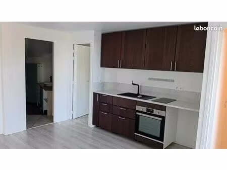 loue grand t2 de 65 m2 dans ceyrat