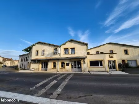 immeuble 20 pièces 831 m²