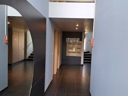 bel appartement 1er étage situé à ste pezenne