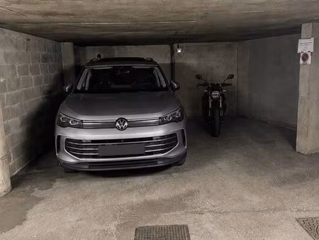 place parking pour moto ou vélos