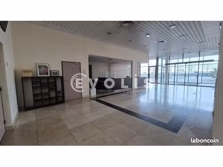 local d'activité 4 645 m²