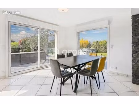 pavillon 7 pièces 163 m²