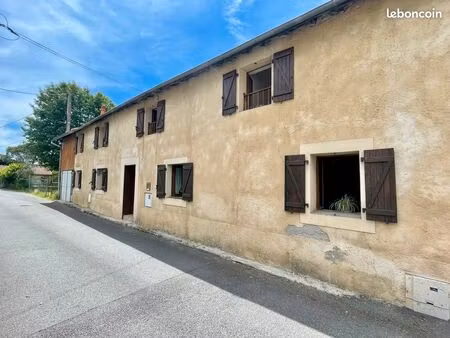 maison proche du centre ville de vic en bigorre avec trois chambres  bureau et terrain