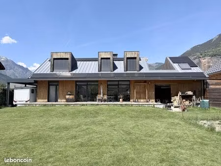 villa 7 pièces 150 m²