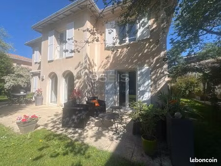 maison 7 pièces 194 m²
