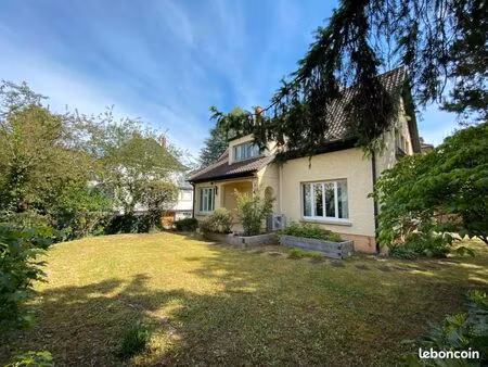 meinau maison rénovée avec beau jardin arboré dans une rue calme
