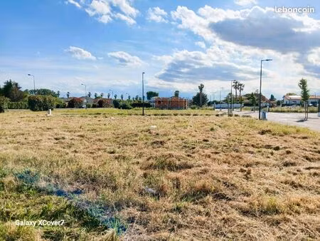terrain 730 m² bompas