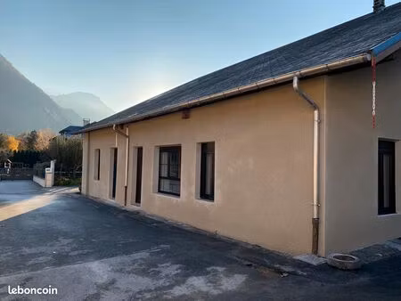 immeuble de rapport au centre de st jean de maurienne