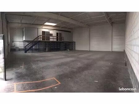 atelier + entrepôt + bureau + 6 parking – 342m²