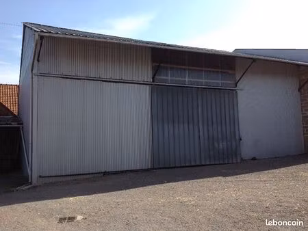 entrepôt/hangar d'une surface de 200 m² idéal artisan