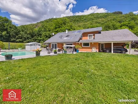 maison de standing avec piscine et vue exceptionnelle