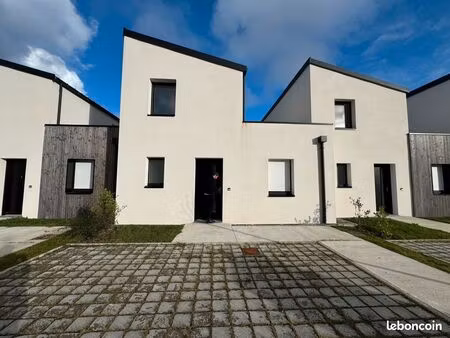 maison neuve t4 - 85 m² - 3 chambres + jardinet - centre ville de grand-champ