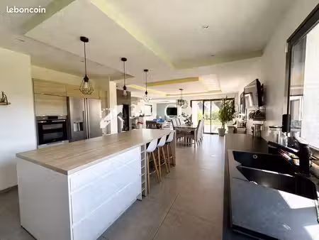 pavillon 7 pièces 181 m²