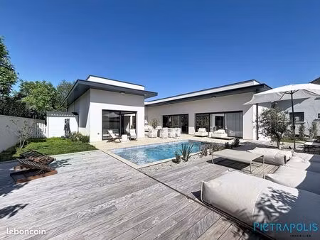 villa 4 pièces 148 m²