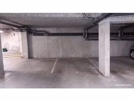 parking sous terrain bron centre proche tramway