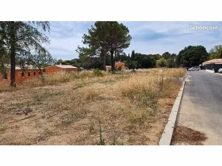 terrain 445 m² cadenet