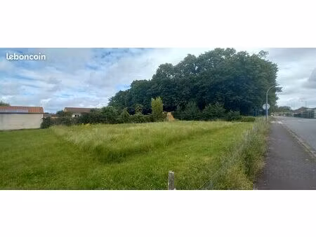 terrain à bâtir de 680m² à vic-en-bigorre