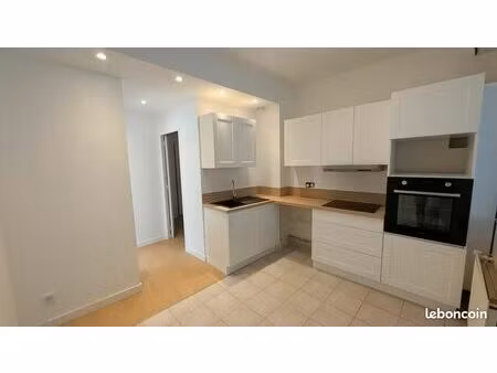beaujeu – t3 rénové 65 m² – disponible fin juin