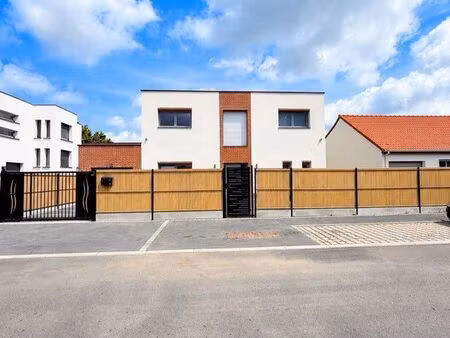 maison neuve moderne