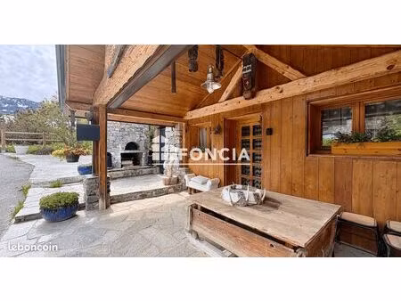 ancien chalet d'alpage dans hameau de méribel
