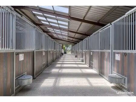 propriété 8 pièces 200 m²