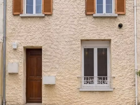 maison mitoyenne de 70m2 à rénover intégralement + jardin - versailles jussieu