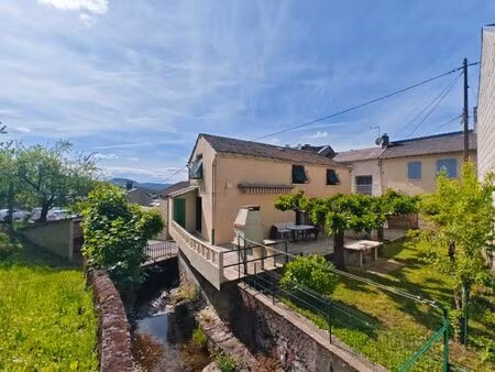 chaleureuse maison de bourg indépendante avec jardin et terrasse