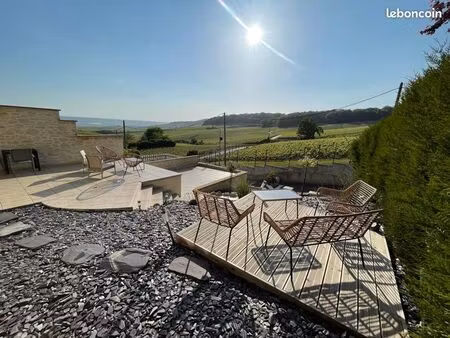 maison entièrement rénovée avec vue dominante sur le vignoble – dpe c  prestations complèt