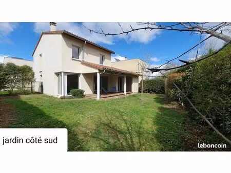 villa récente près de la ramée