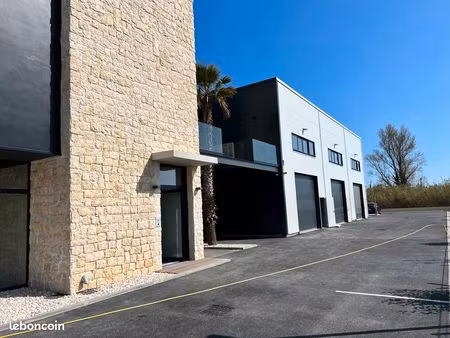 entrepot 162m² neuf places de parking emplacement de choix