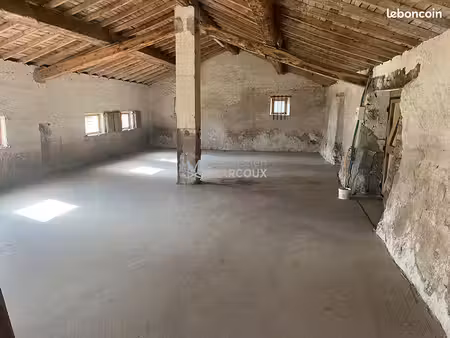 parking/box 127 m² savigneux