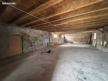 parking/box 75 m² savigneux