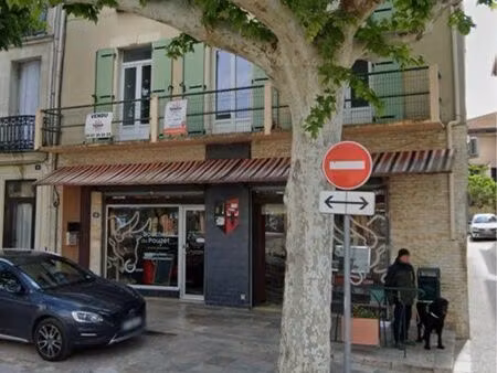 local commercial à côté de la mairie