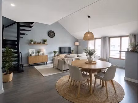 maison mitoyenne 3 chambres  garage  cour commune