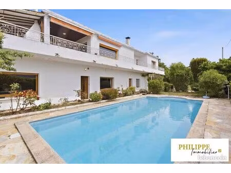 maison 6 pièces 236 m²