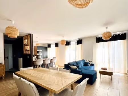 maison en pierre entièrement rénovée
