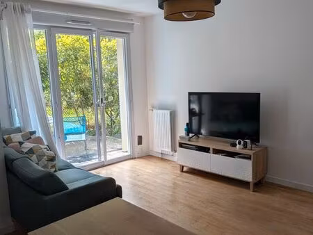3 pièces récent (2021) – rez-de-jardin avec terrasse & jardin – parking – calme – 10 min c