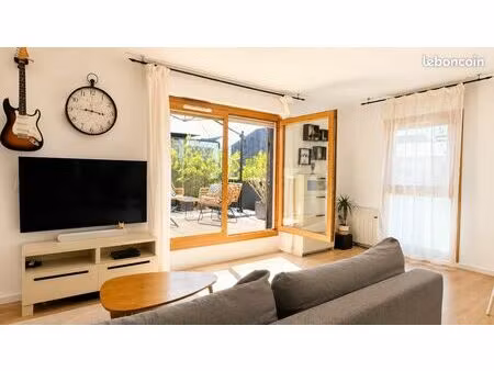 appartement 4 pièces (84 m²) au dernier étage avec 25 m² d'extérieurs – idéal famille à bo