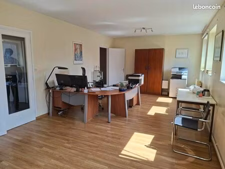 bureaux 114 m²