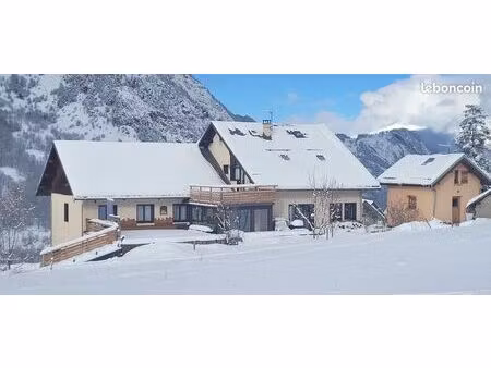 a vendre hôtel - restaurant - bar (licence 4) murs et fonds dans station de ski en savoie
