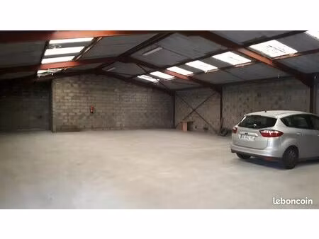place de parking pour une moto rue nationale